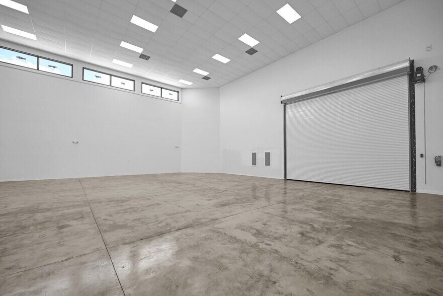 More Photos Of 221 NE 67th St, Miami Warehouse For Sale