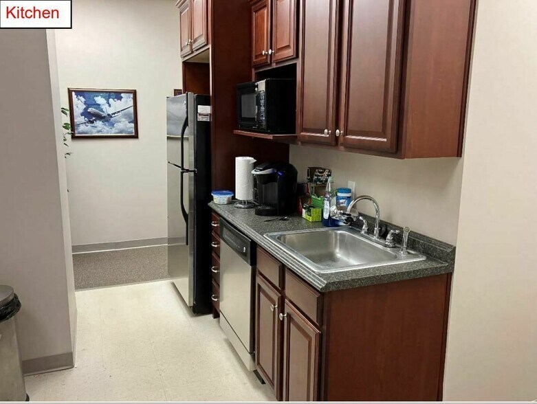 More Photos Of 639 Executive Pl, Fayetteville Medical For Lease
