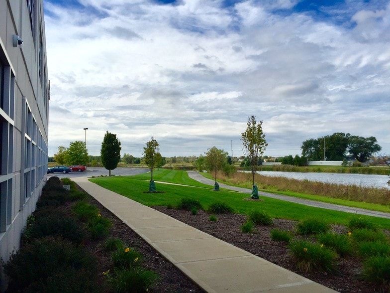 More Photos Of 9800 Connecticut St, Merrillville Office For Lease