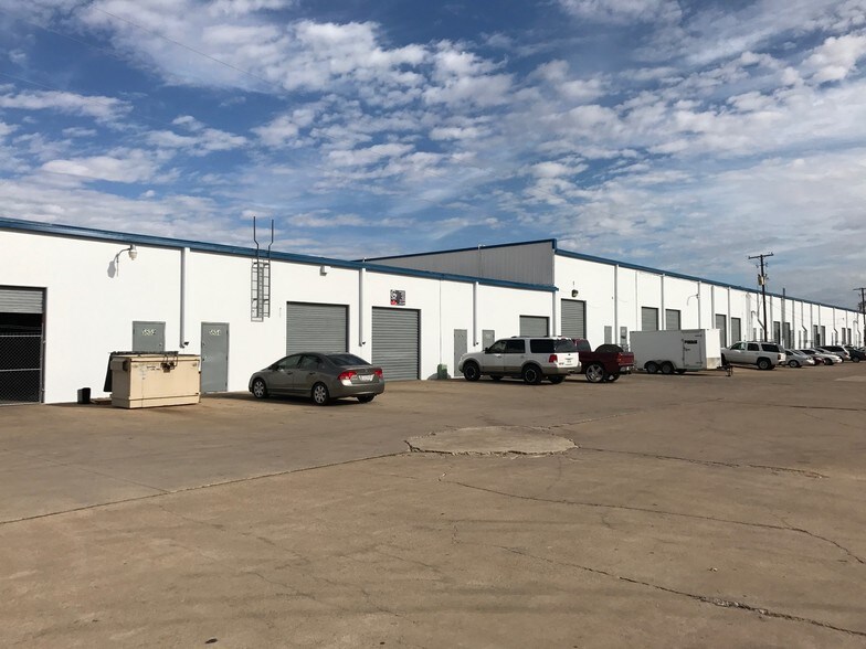 More Photos Of 5848-5884 E Berry St, Fort Worth Unknown For Lease