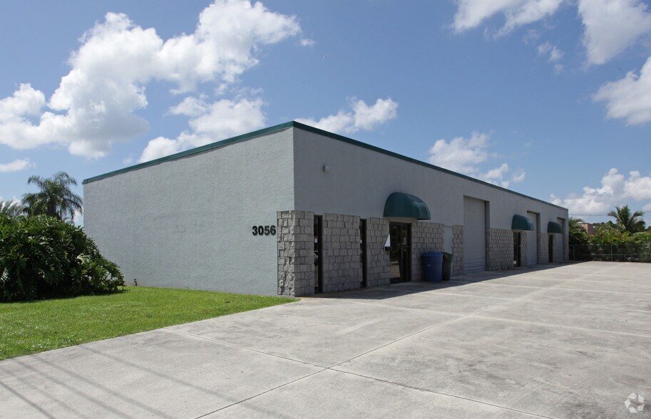 Primary Photo Of 3056 Palm Ave, Fort Myers Warehouse For Lease