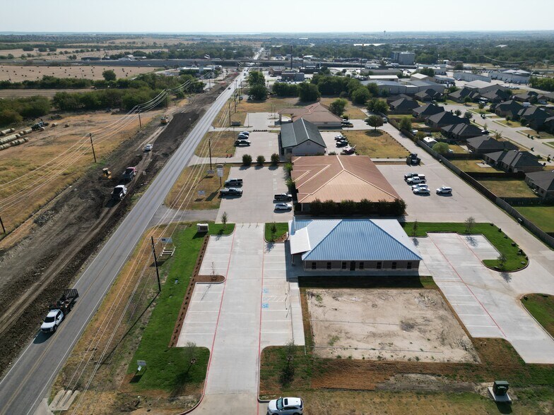 More Photos Of 1660 W Chapman Dr, Sanger Medical For Lease