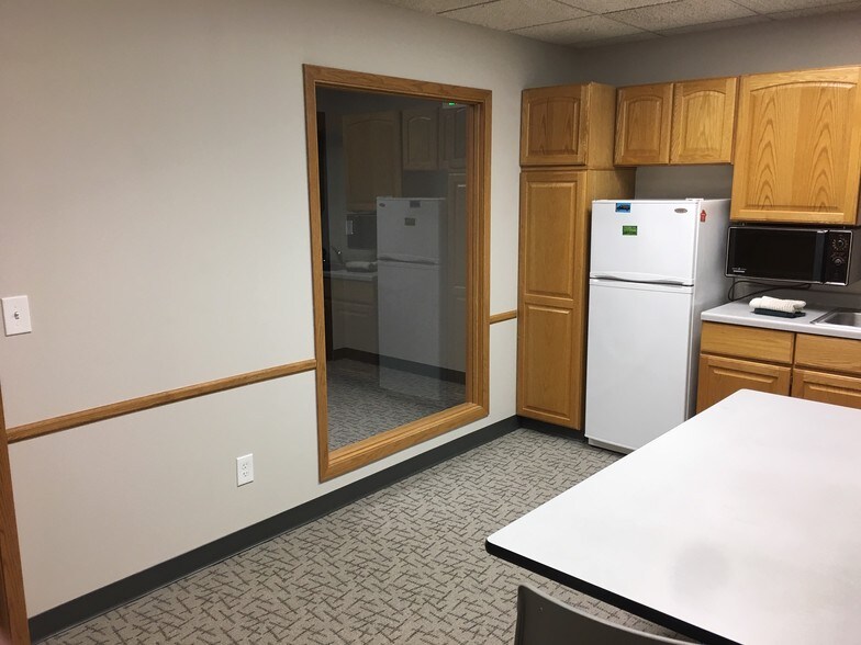More Photos Of 2999 Yorkton Blvd, Little Canada Manufacturing For Lease