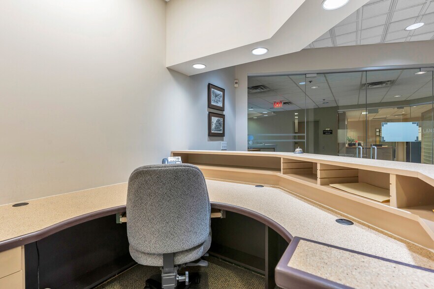 More Photos Of 1120 Westwood St, Coquitlam Office For Sale