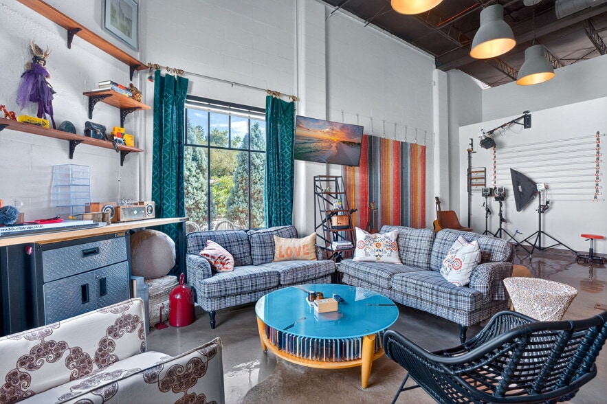 More Photos Of 2500 Emerson Ave S, Saint Petersburg Manufacturing For Sale