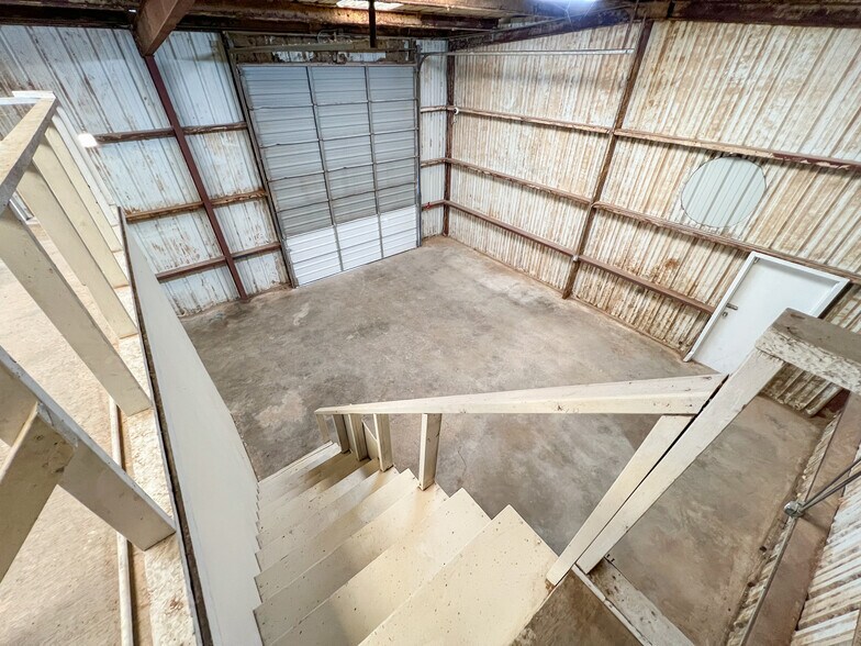 More Photos Of 1304A Dayton Rd, Midland Warehouse For Lease