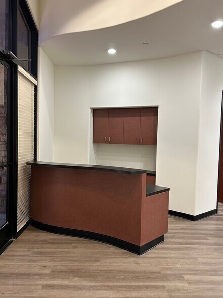 More Photos Of 2173 E Warner Rd, Tempe Medical For Lease
