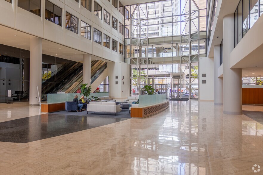 More Photos Of 221 E 4th St, Cincinnati Office For Lease