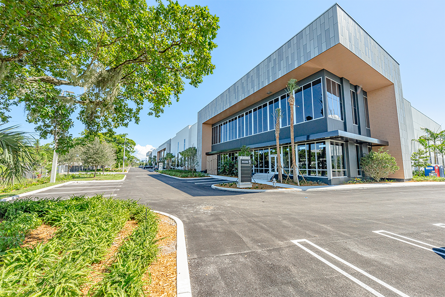 More Photos Of 311 Racetrack Loop, Pompano Beach Unknown For Lease