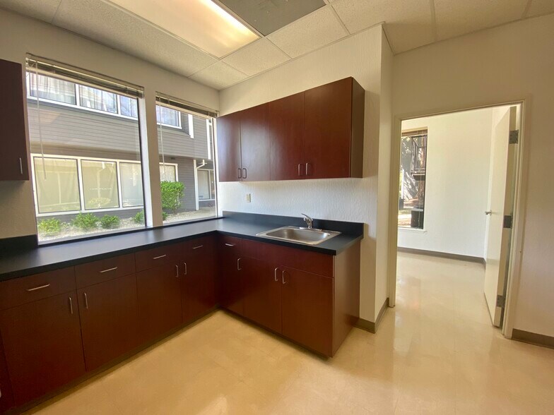 More Photos Of 720 Sunrise Ave, Roseville Office For Sale