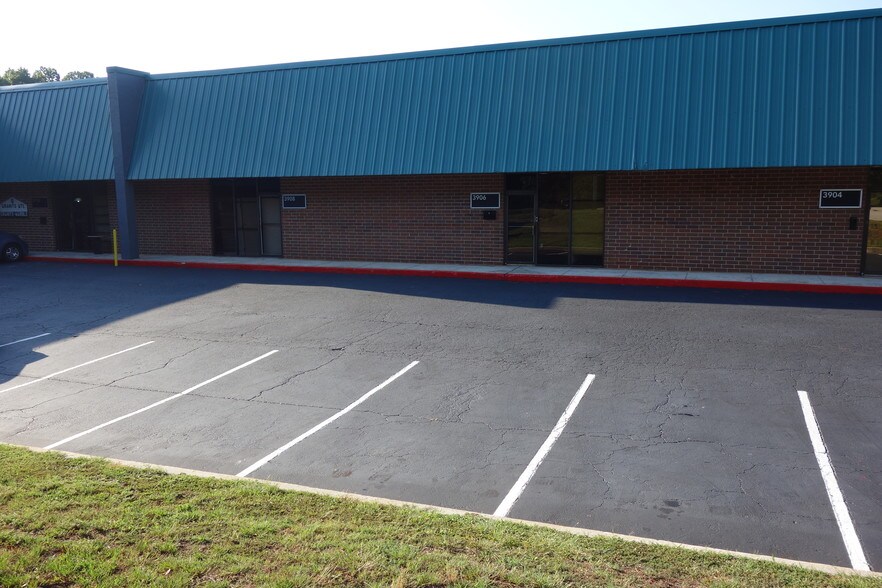 More Photos Of 3902-3916 Shirley Dr SW, Atlanta Unknown For Lease