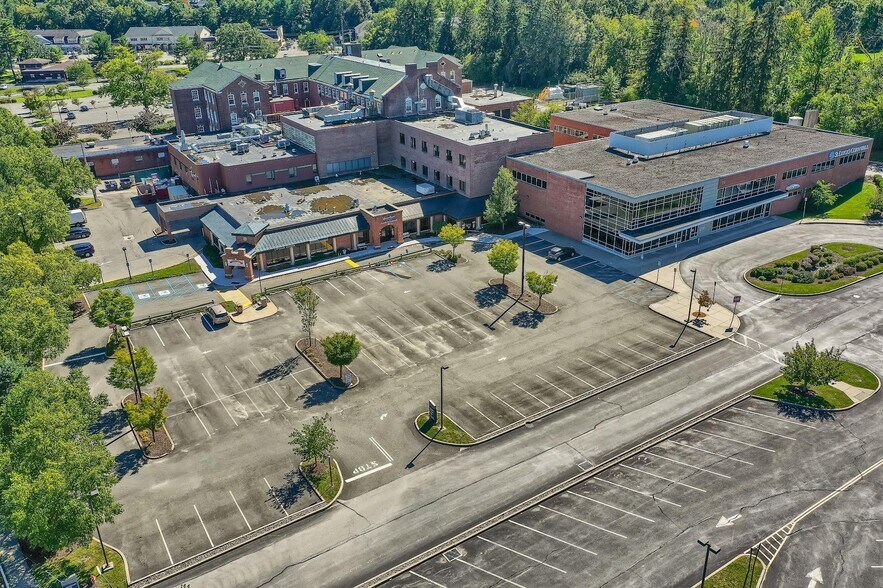 More Photos Of 21 Laurel Ave, Cornwall Medical For Lease