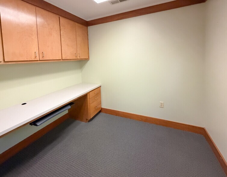 More Photos Of 3610 Moore Duncan Hwy, Moore Medical For Lease
