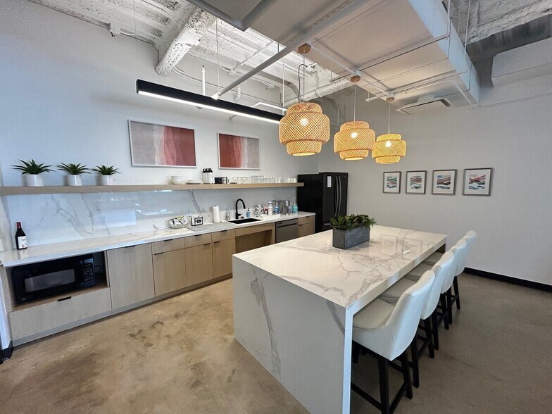 More Photos Of 4621 Ross Ave, Dallas Office For Lease