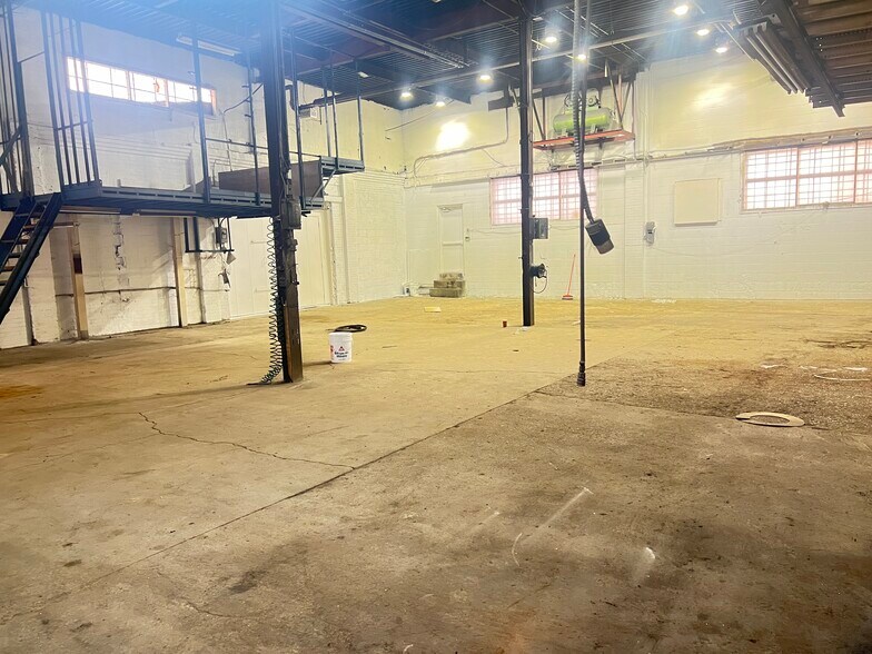 More Photos Of 48 Prospect St, Newmarket Warehouse For Lease