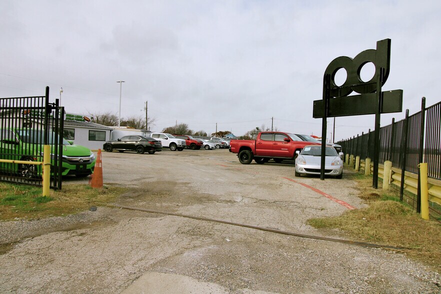 More Photos Of 4108 University Drive & Geesling rd, Denton Auto Dealership For Lease