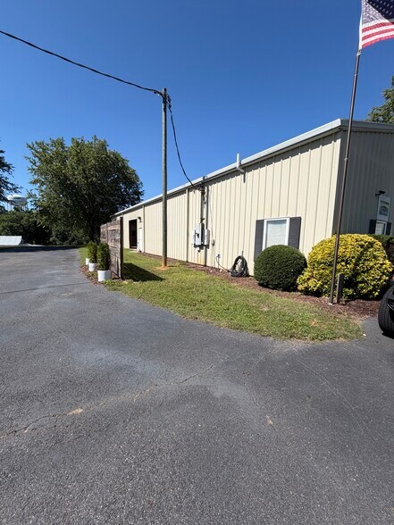 More Photos Of 5541 Thompson Bridge Rd, Murrayville Warehouse For Sale
