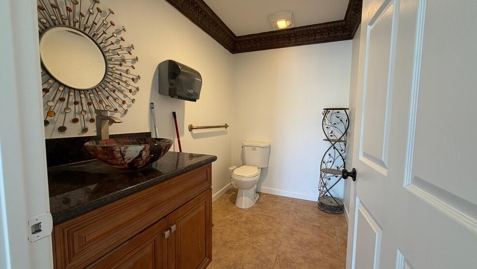 More Photos Of 560 El Cajon Blvd, El Cajon Storefront For Lease