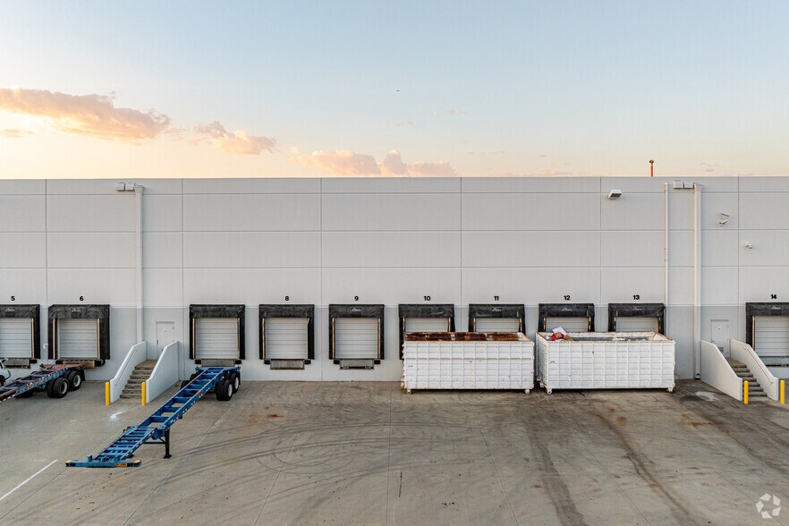 More Photos Of 11130-11290 Bloomfield Ave, Santa Fe Springs Distribution For Lease