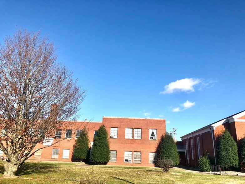 More Photos Of 401 W Poplar St, Elizabethtown Religious Facility For Sale