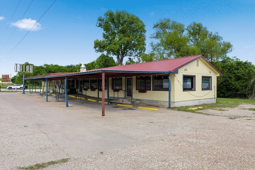 More Photos Of 1008 State Highway 6, Marlin Warehouse For Sale