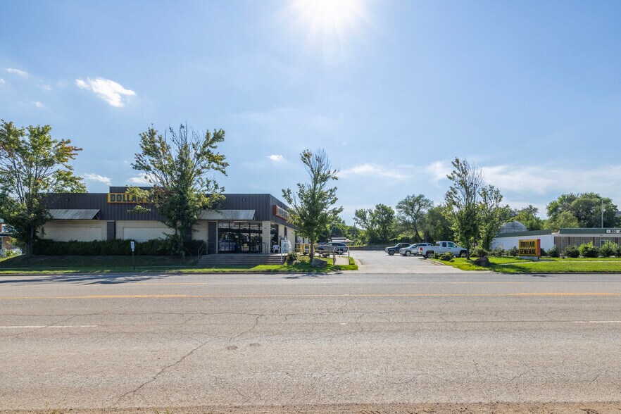 More Photos Of 1221 S School Ave, Fayetteville Storefront For Sale