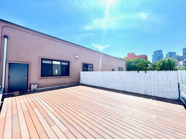 More Photos Of 109 Clay St, Brooklyn Flex For Lease