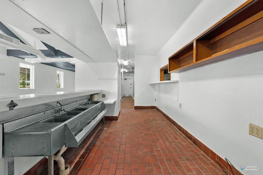 More Photos Of 325 W Front St, Wheaton Restaurant For Lease