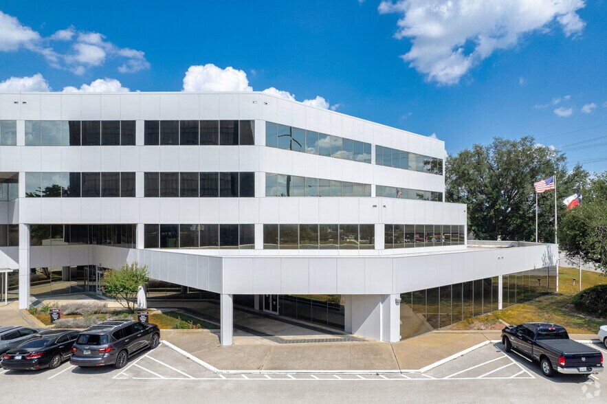 More Photos Of 397 N Sam Houston Pky E, Houston Office For Lease