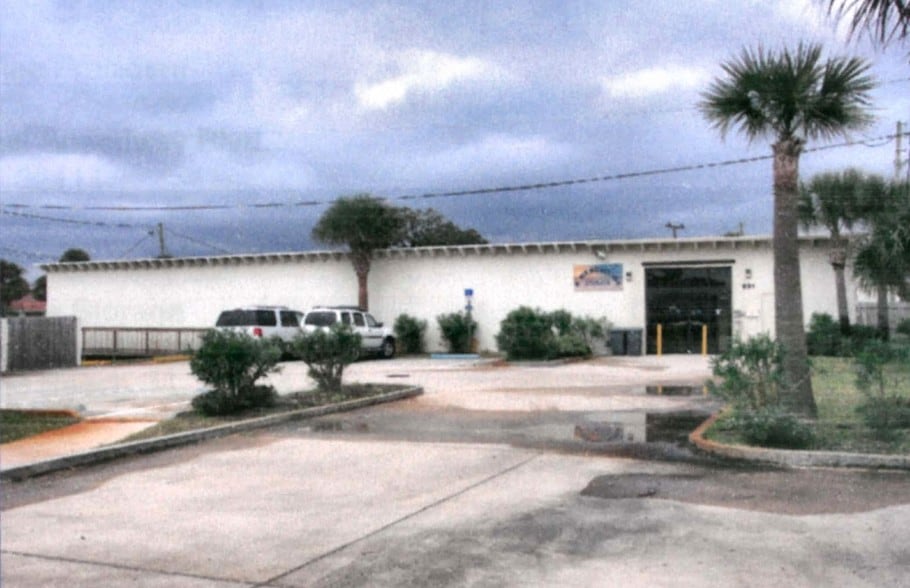 More Photos Of 231 Cardinal Ave, Ormond Beach Self Storage For Sale