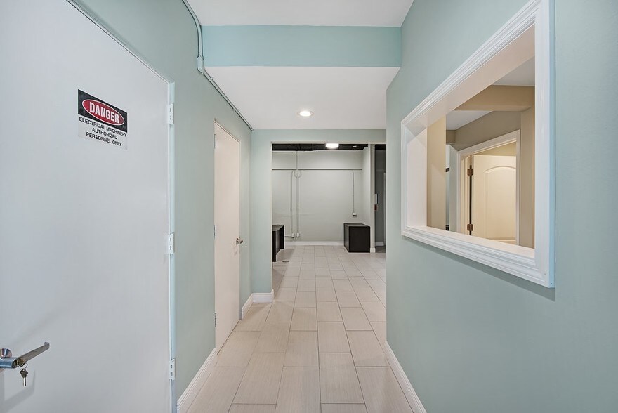 More Photos Of 2701 W Okeechobee Blvd, West Palm Beach Office For Sale