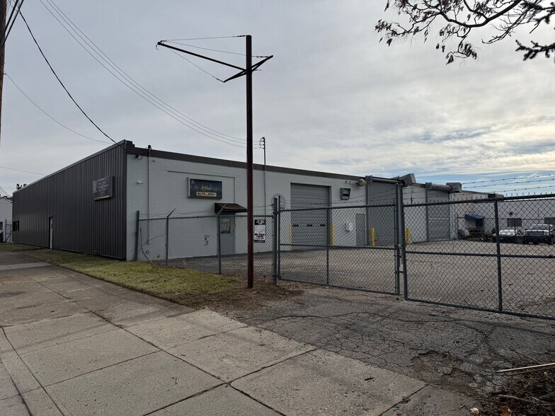 Primary Photo Of 1045 Hopkins St, Cincinnati Manufacturing For Lease