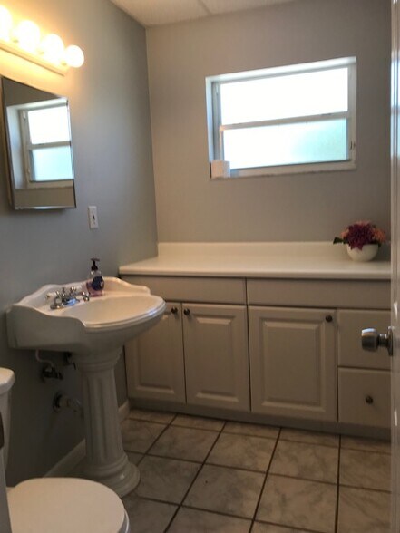 More Photos Of 6221 Pembroke Rd, Hollywood Office For Lease