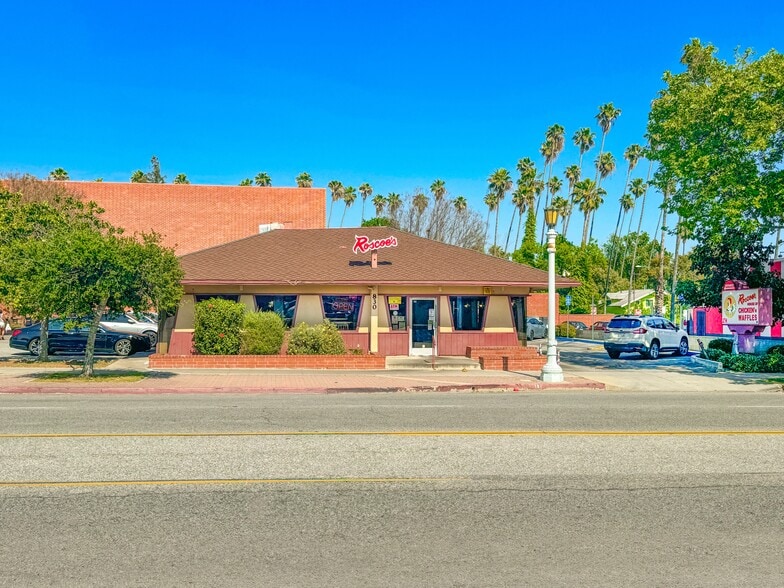 Primary Photo Of 830 N Lake Ave, Pasadena Restaurant For Sale