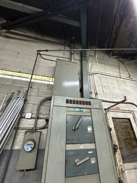 More Photos Of 5431 E Davison St, Detroit Warehouse For Sale