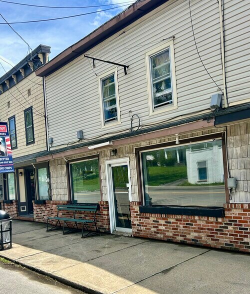 Primary Photo Of 136 Main St, Morris Restaurant For Lease