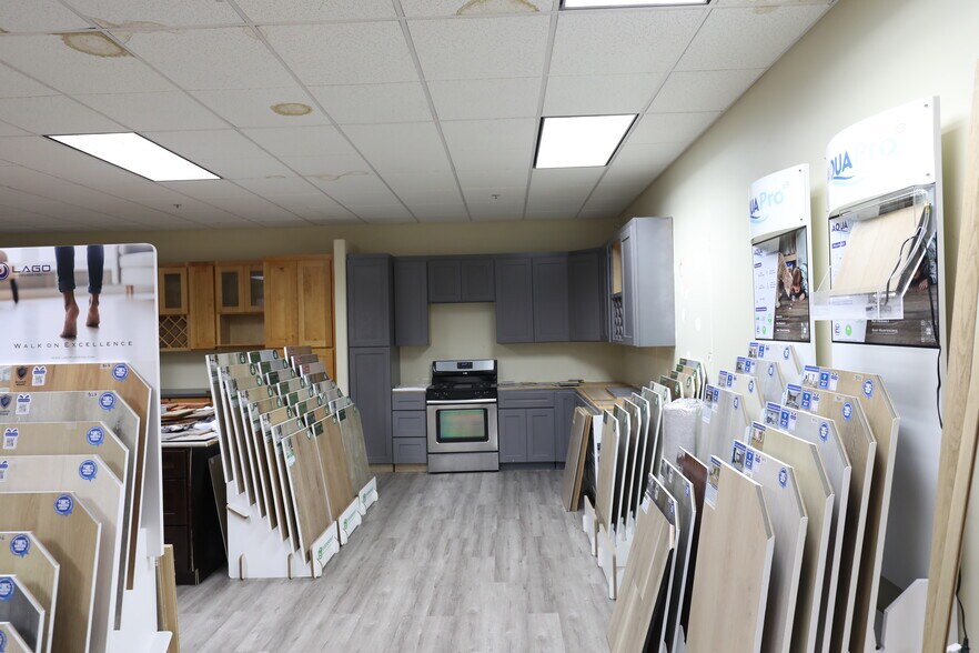 More Photos Of 960-978 Rincon Cir, San Jose Light Manufacturing For Sale