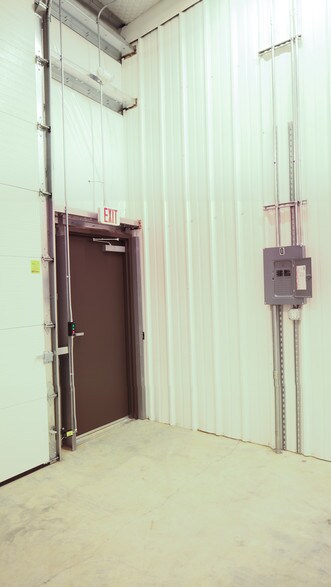 More Photos Of 2843 S Ankeny Blvd, Ankeny Flex For Sale