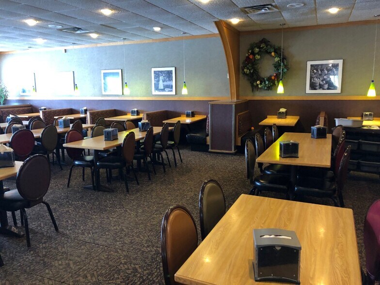 More Photos Of 2613 E Clairemont Ave, Eau Claire Restaurant For Lease