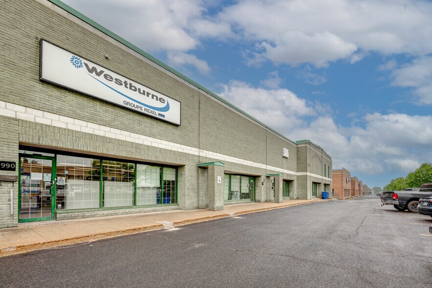 More Photos Of 982-1002 Rue Jean-Neveu, Longueuil Warehouse For Lease