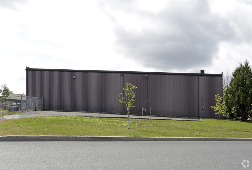 More Photos Of 1240 Rue Graham-Bell, Boucherville Warehouse For Lease