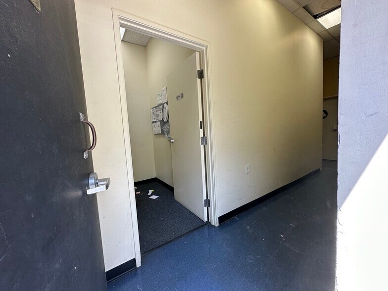 More Photos Of 1318-1332 Wilshire Blvd, Santa Monica Storefront For Lease