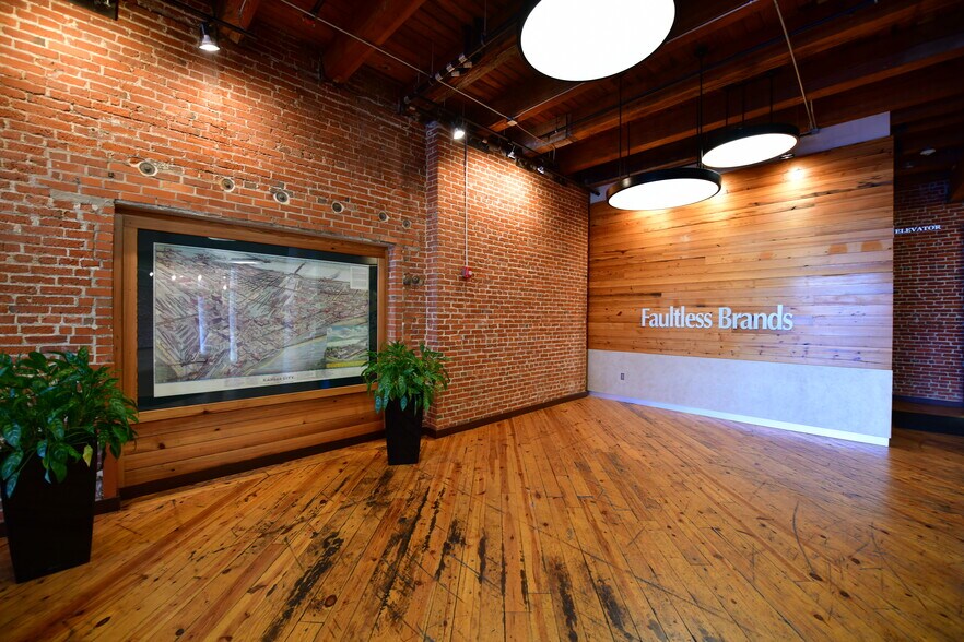 More Photos Of 1009 W 8th St, Kansas City Office For Lease