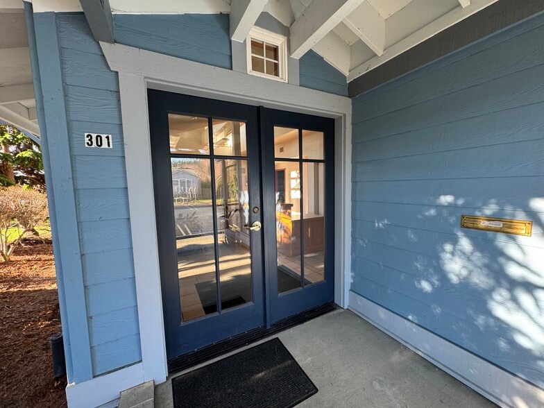 More Photos Of 301 W Blackburn Rd, Mount Vernon Office For Lease