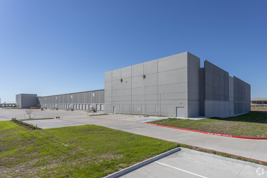 More Photos Of 4811 Underwood Rd, Pasadena Warehouse For Lease