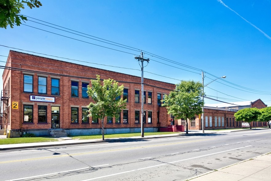 More Photos Of 961-1029 Lyell Ave, Rochester Showroom For Lease