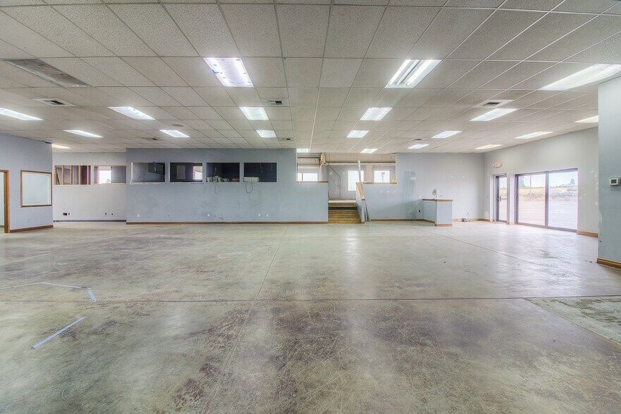 More Photos Of 501 Stover Rd, Grandview Industrial For Sale