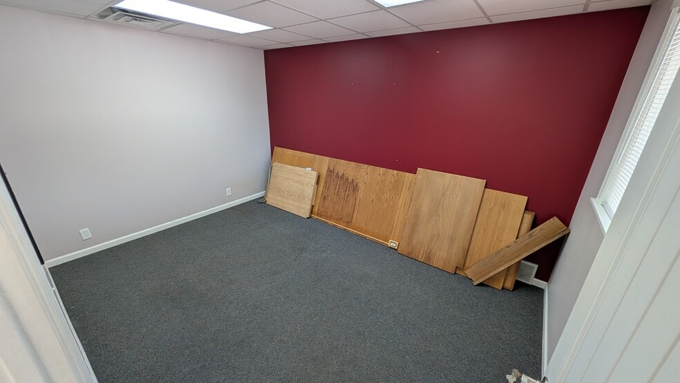 More Photos Of 922 Division St, Mishawaka Storefront Retail Office For Lease