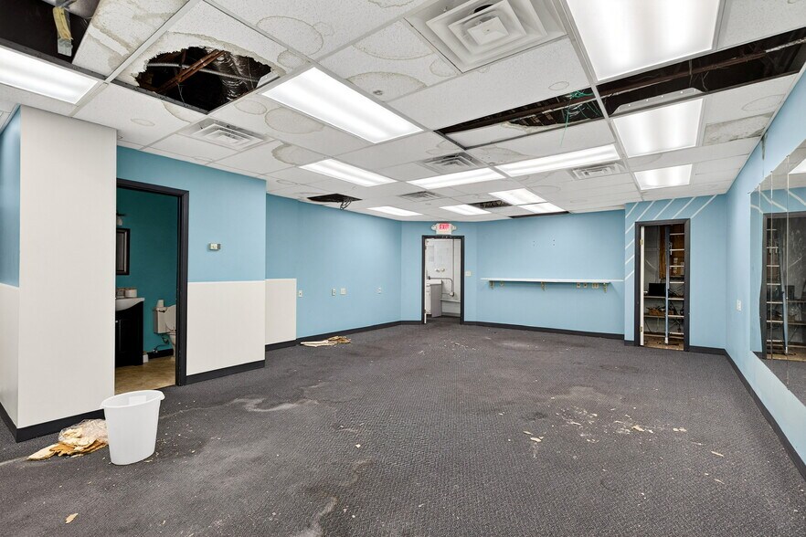 More Photos Of 4127-4141 Mayfield Rd, South Euclid Office For Sale