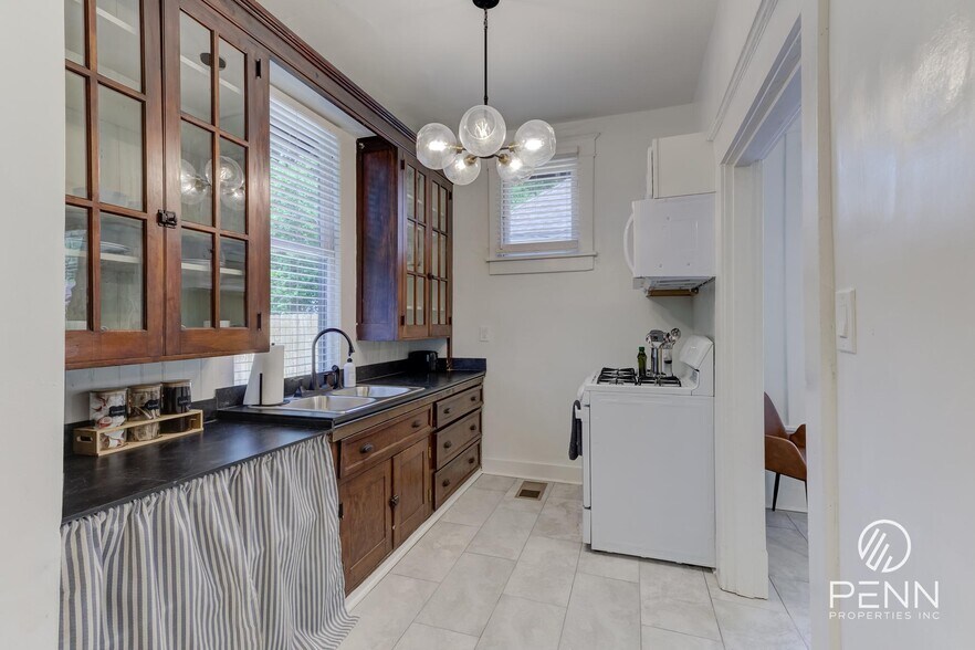 More Photos Of 2033 Young Ave, Memphis Multifamily For Sale